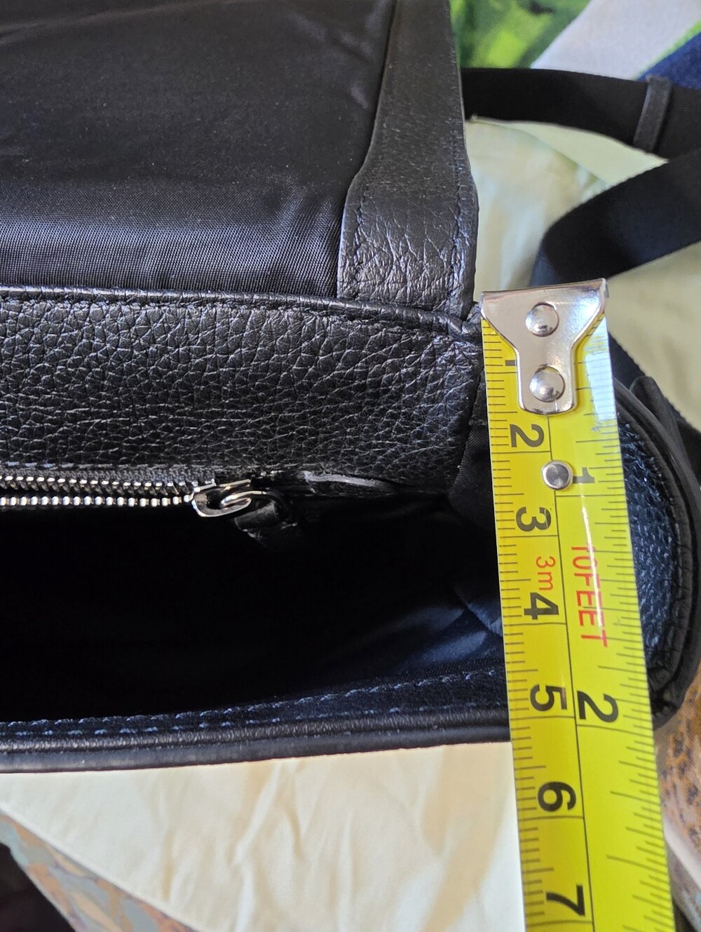 Burberry Black Messenger Bag with Sleek Leather Design - Picture 9 of 9